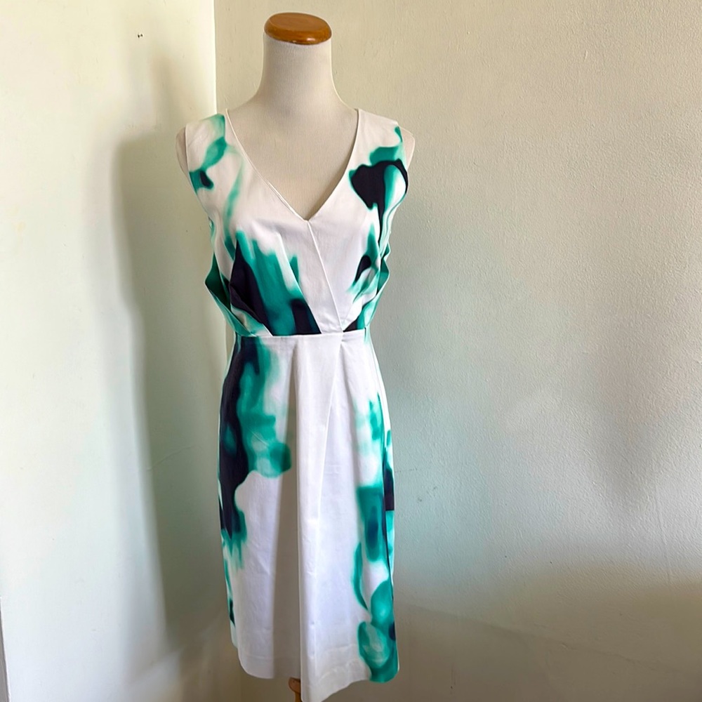 T Tahari- V-Neck Sleeveless Dress